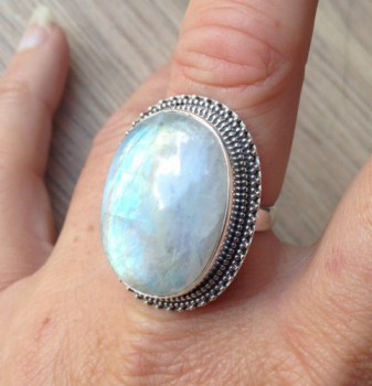Zilveren ring met grote regenboog Maansteen maat 18.7 mm